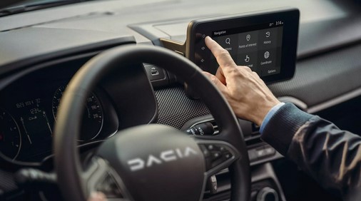 Media Nav*: Das Multimediasystem Media Nav verfügt neben einem DAB+-Radio und GPS-Navigation über die Möglichkeit Ihr Smartphone via Android Auto™ oder Apple CarPlay™ zu verbinden. Darüber hinaus ist der 8-Zoll-Touchscreen optimal am Armaturenbrett angebracht, so dass Sie alle notwendigen Informationen erhalten, ohne Ihre Augen von der Straße abzuwenden.